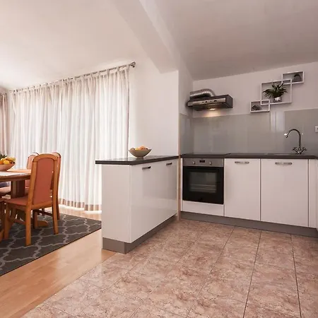 Apartman Tresan *